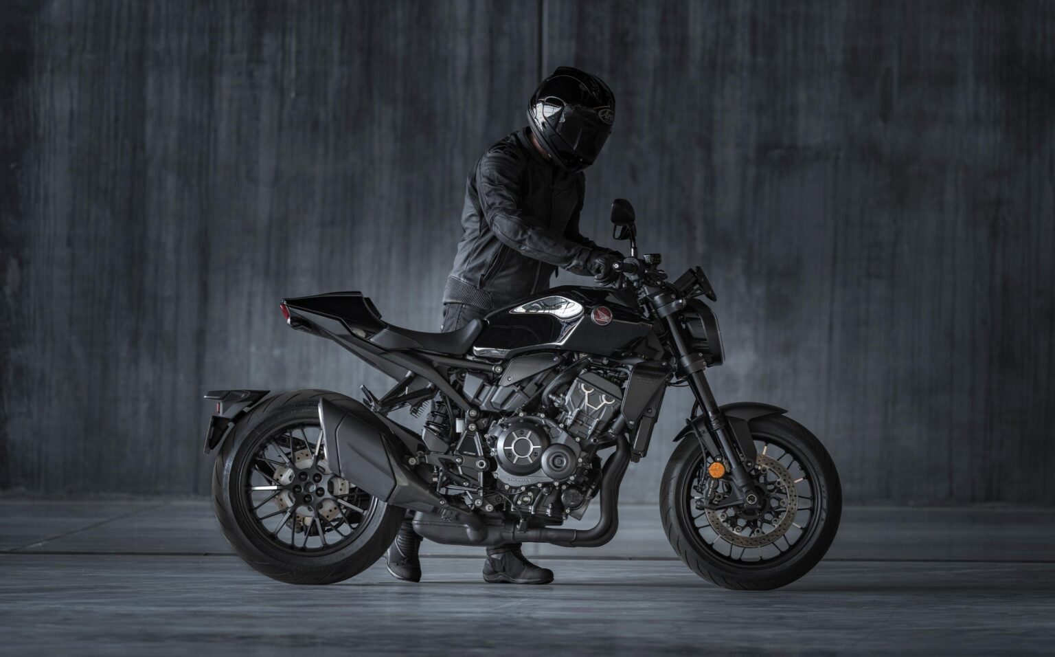 Honda-CB1000R-2023-05-1536x956